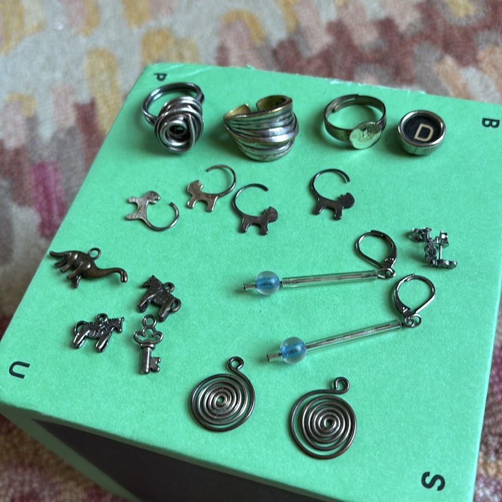 18-piece set of rings, earrings, pieces for jewelry making cats, horses, keys +